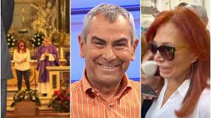 Daniela Vergara ai funerali di Luca Giurato, la poesia in Chiesa e l’ultimo  saluto: “Mi ha migliorata”