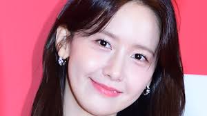 The group UNIS captured the eyes and ears with a performance of  "SWICY."Eunice (Jin Hyun-joo, Nana, ..