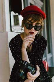 1001 Facons D Adopter La Tenue Guinguette Chic Robe Guinguette Robe Noire A Pois Tenue Beret