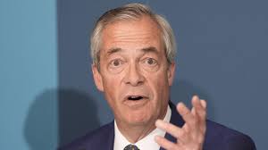 Migrants arrive by boat in Nigel Farage's Clacton constituency - BBC News