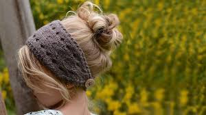 Super facile et rapide chignon decoiffé cheveux court, mi longs à faire soi meme. Chignon Petite Fille 10 Idees Vraiment Canon Magicmaman Com