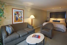 All candle bay inn rooms are equipped with cable tv.ironing facilities and morning wake up calls are available upon request. Monterey Bay Inn Monterey