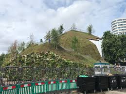 Roll up for the marble arch 'mound': A Waste Of Money Londoners Pour Scorn On Artificial Hill Installed Beside Marble Arch The Independent