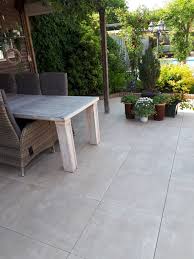 Keramik Mit Entwasserungslosung Stoppt Flachenversiegelung In 2020 Betonpflaster Terrassenfliesen Terassenideen