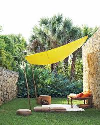 Coin Detente Jardin Idee Avec Voile D Onbrage Jaune Patio Shade Outdoor Outdoor Rooms