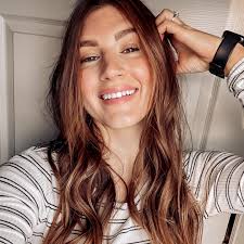 Erin Thiessen's Instagram, Twitter & Facebook