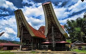 Pakaian adat provinsi sulawesi selatan merupakan pakaian tradisional yang dapat menjadi pakaian adat sulawesi selatan. Rumah Adat Sulawesi Selatan Tongkonan Toraja Gambar Dan Penjelasannya Adat Tradisional