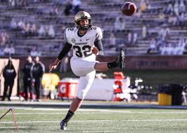 The tournament was hosted by canada for the first time and by a north american country for the third time. Frauen Im Football Der Erfolg Von Sarah Fuller American Football Com