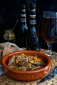 En primer lugar, hay que dorar las carrilladas en aceite muy caliente y sazonar. Carrillada A La Cerveza Receta De Estofado Pepekitchen