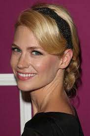 9 Hairstyles You Can Wear To The Office Headband Hairstyles Chic Hairstyles Hair Styles