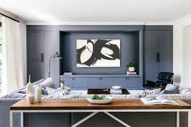 Curtains blend grays, pink and creams, while bright pink pillows add color. 29 Stunning Living Rooms For Every Type Of Style