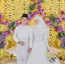 Saat ini, judul anime jumlahnya semakin banyak dan berkembang. 24 Foto Selepas Setahun Berkahwin Izreen Azminda Dan Suami Adakan Majlis Persandingan