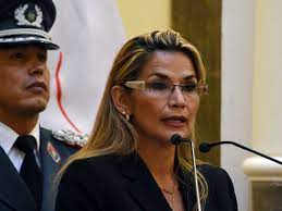 Bolívia: Presidente interina destitui Alto Comando Militar