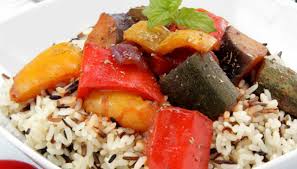 Nel piatto di oggi io l'ho accompagnato a un misto di verdure cotte in padella. Insalata Di Riso Con Verdure Grigliate E Tonno Saporita E Veloce