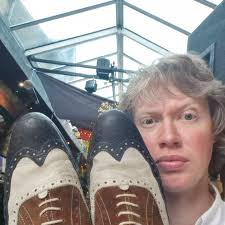 Can anyone explain why shoes appear