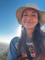 Getting close to that time of year, Everytime I visit this site I hear "I  want a hippopotamus 🦛 for Christmas!" And Fiona,Bibi,and Tucker 2!