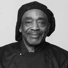 Wat een groot verdriet en gemis. Zijn warme ontvangst toverde een glimlach  op het gezicht van iedere bezoeker deze zomer. Onze gedachten zijn bij  Horace zijn familie, vrienden en collega's.❤️