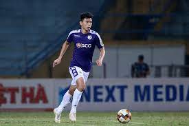 Văn hậu chụp ảnh cùng chiếc áo số 5 của juventus có in tên mình. Ä'oan VÄƒn Háº­u Cháº¥n ThÆ°Æ¡ng Gá»'i Lá»¡ Háº¹n Vá»›i Tráº­n Gáº·p Thai Lan Bao NgÆ°á»i Lao Ä'á»™ng