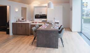 moderne keuken met kookeiland in l vorm keukens de abdij moderne keukens keuken keuken met kookeiland