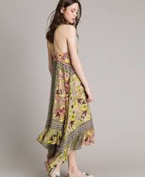 Visita lo shop online conbipel.com e acquista abito stampa foulard della collezione vestiti. Abito In Chiffon A Stampa Foulard