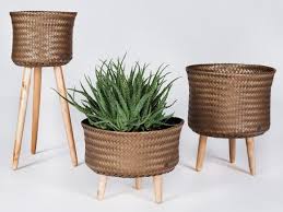 Handed By Korb Mit Holzfussen Up Mid Korb Boho Kinderzimmer Und Aufbewahrungskorbe