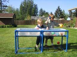 A Few Neat Things Juegos De Agua Para Ninos Columpios Para Ninos Mesa Sensorial