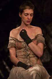 She had her beautiful luxuriant hair cut off for a scene in the new film version of les. Anne Hathaway S Weight Loss Worries Revealed By Les Mis Designer