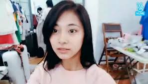 Chaeyoung isn't afraid of a little sparkle added to her makeup look. Nallie On Twitter Tzuyu Looked So So Pretty In This V Live She S So Beautiful Without Makeup