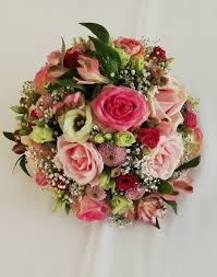 Wir Liefern Blumen Blumenstrauss Und Pflanzen In Kiel Und Umgebung Blumenstrauss Rosen Brautstrauss Blumenstrauss