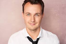 Bonnie Beach's Instagram, Twitter & Facebook