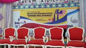 Contoh desain poster hari kemerdekaan ri dengan nuansa merah putih dihiasi dengan bendera yang berkibar. Lukisan Poster Merdeka Sayangi Malaysiaku Cikimm Cute766