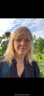 Hi Everyone! I am Eevie, 31, from Boston MA USA and I am a preschool  teacher. Would love to make a new friend, learn more about Korean culture,  and begin learning Korean!