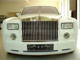 From the world's pinnacle motor car phantom to the bold attitude of black badge and beyond. A Middle Eastern Businessman Just Paid 8 Million For A Gold Plated Rolls Royce