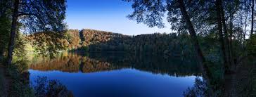 Das schalkenmehrener maar gehört zu den dauner maaren und ist ein doppelmaar, bestehend aus dem westlichen maarsee und dem östlichen baden und schwimmen im see sind erlaubt. Die Maare Hotel Restaurant Heidsmuhle Manderscheid