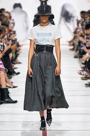 Cotone tecnico cloqué blu navy con effetto denim. Christian Dior Fall 2019 Ready To Wear Collection Vogue