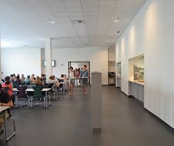 La prima stesura dell'opera si intitolava academica priora (accademia primaria) ed era composta di due libri, ovvero dialoghi, i cui protagonisti interlocutori di cicerone erano lucullo e catulo. Mensen Studierendenwerk Aachen Englisch 2018