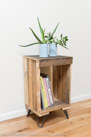 Can be used as a nightstand or she has kindly offered to share a tutorial on how to make a wooden pallet side table with us today. How To Make A Wooden Pallet Side Table Grillo Designs