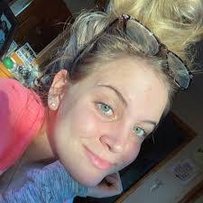 Erin Mcvicker's Instagram, Twitter & Facebook