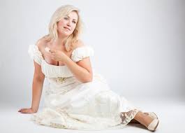 Check spelling or type a new query. Brautkleider Fur Mollige Problemzonen Geschickt Kaschieren Hochzeit Com