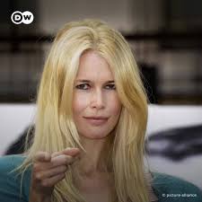 Claudia schiffer (born august 25, 1970) is a german supermodel and actress, who reached the height of her popularity during the 1990s. Dw Euromaxx Claudia Schiffer Turns 50 Years Facebook