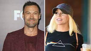Brian austin green has been spotted getting lunch with courtney stodden following the split of green and his former wife megan fox. Affare Mit Brian Austin Green Courtney Stodden Packt Aus Promiflash De