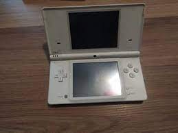 Compra juegos para nintendo 3ds al mejor precio ⭐ compara entre todas las ofertas y descuentos review y opiniones de otros usuarios chollometro.com. Nintendo Dsi Blanca De Segunda Mano Por 15 En Madrid En Wallapop Nintendo Nintendo 64 Nintendo 3ds