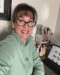 Debbie Battle's Instagram, Twitter & Facebook