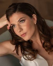 Cilj ovog šutinga bio je približiti atmosferu koju želim donijeti svakoj  mladenki. Zato što vjerujem da je jednako važno da na svoj veliki dan  odaberete tim koji će, osim vrhunskih rezultata, unijeti