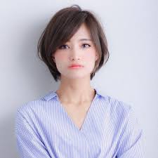 前髪ありのショートヘア12選 長め 斜め ぱっつん 厚めなどベリーショートからショートボブまでおしゃれヘア集合 美的 com 就活 髪型 ショート ボブ ひし形 ショートボブ 前髪