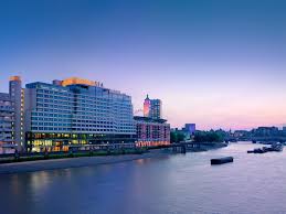 It is close to banks, shopping centres, restaurants and shops. Top 5 London Hotels With A View Of The River Thames Day Out In London