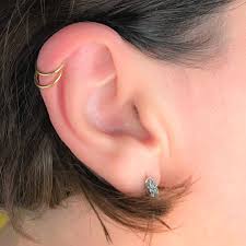 pin by fernanda diaz on piercings in 2020 women s earrings ear piercings body jewelry