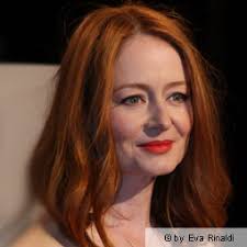 Aragorn und seine freunde rüsten sich unterdessen zum entscheidenden kampf gegen den bösen zauberer saruman. Synchronsprecher Von Miranda Otto Buchen Media Paten Com