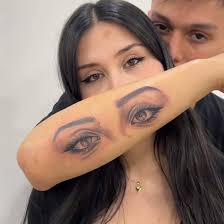 Hablando lo que es added a new photo.