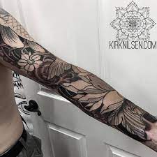 El hombro y los tattoos de manga entera son una delicia, se pueden hacer auténticas virguerías de diseño y encima quedan estéticamente brutales. Tatuajeshombres Brazos Tatuados Tatuajes Manga Japonesa Tatuaje